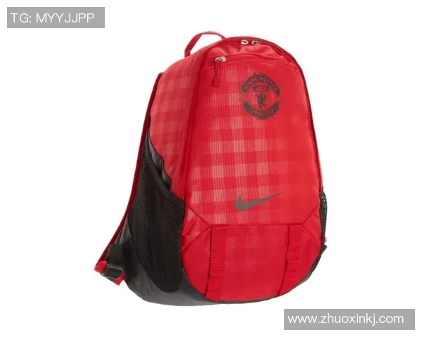 热销足球球星背包挂件潮流个性设计彰显运动与时尚魅力